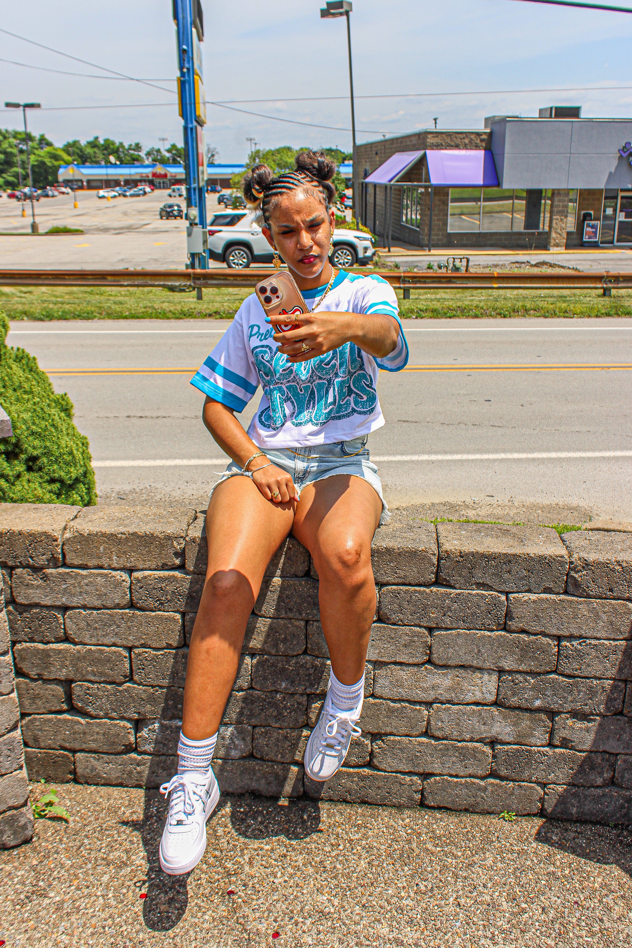 PRETTY GIRLS WEAR SEVEN STYLES